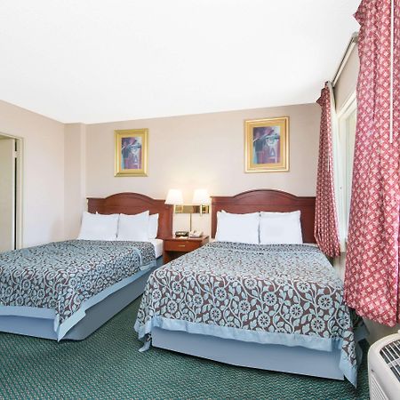Days Inn & Suites By Wyndham Wichita East Εξωτερικό φωτογραφία
