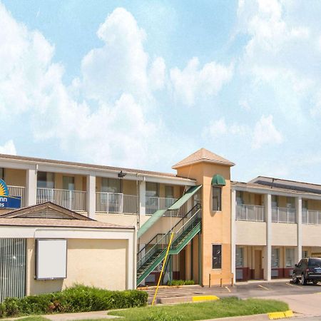Days Inn & Suites By Wyndham Wichita East Εξωτερικό φωτογραφία