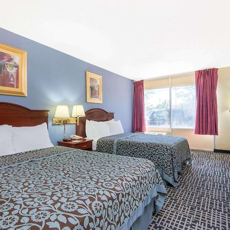 Days Inn & Suites By Wyndham Wichita East Εξωτερικό φωτογραφία