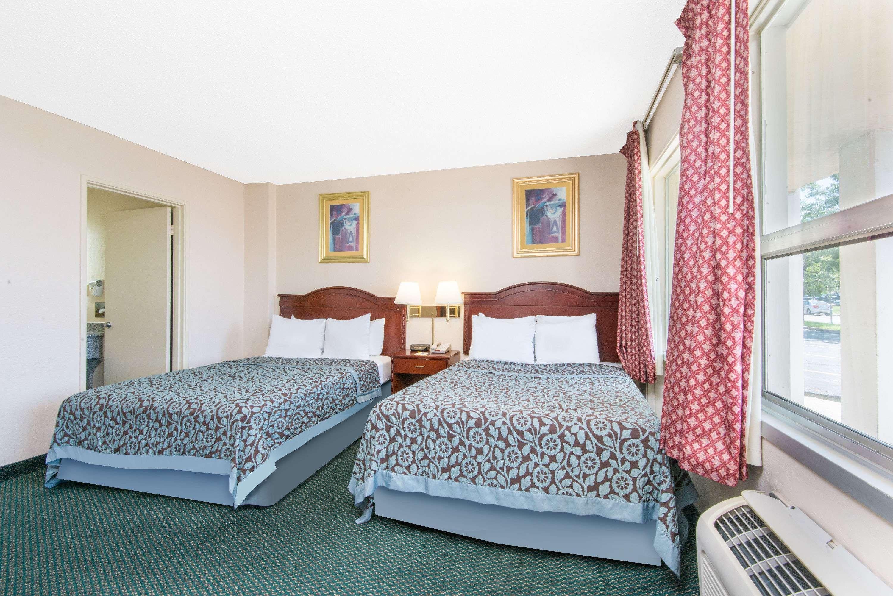 Days Inn & Suites By Wyndham Wichita East Εξωτερικό φωτογραφία