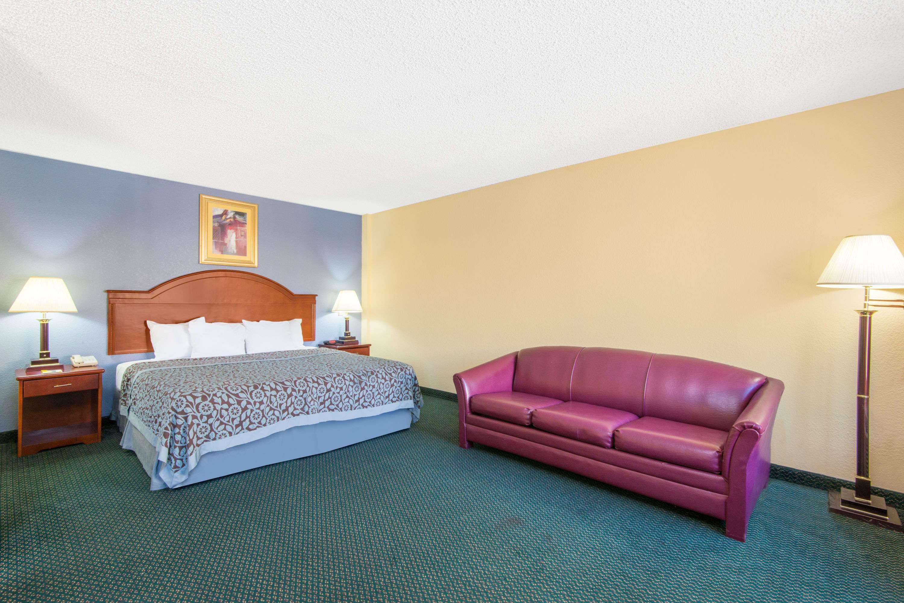 Days Inn & Suites By Wyndham Wichita East Εξωτερικό φωτογραφία