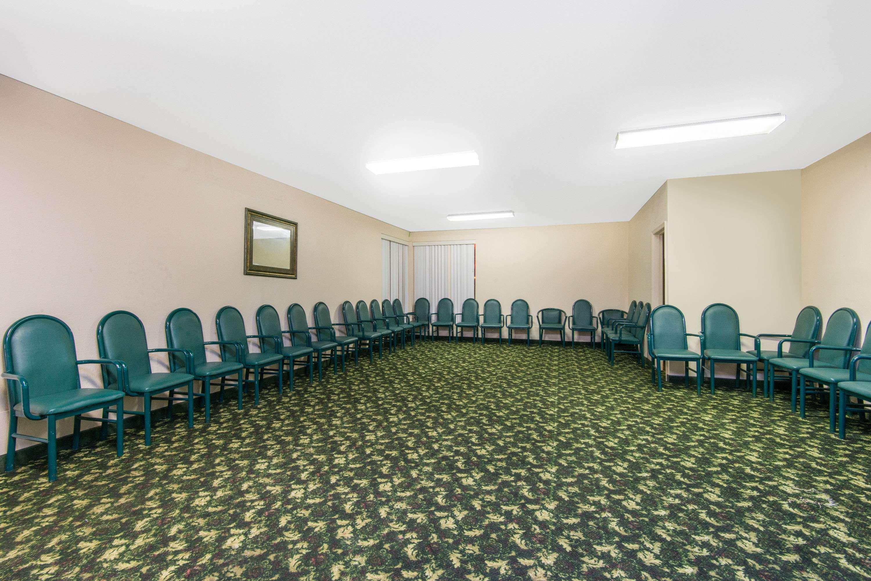 Days Inn & Suites By Wyndham Wichita East Εξωτερικό φωτογραφία