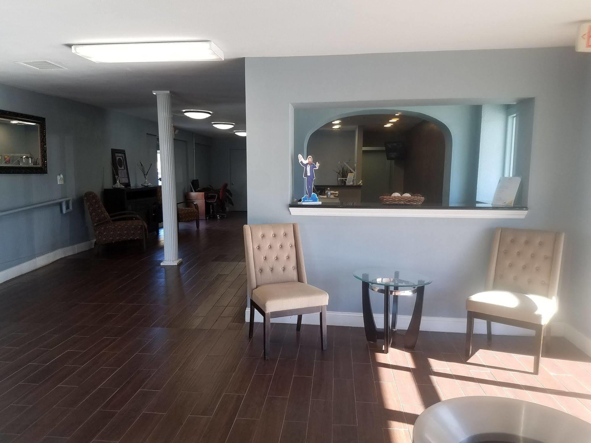 Days Inn & Suites By Wyndham Wichita East Εξωτερικό φωτογραφία