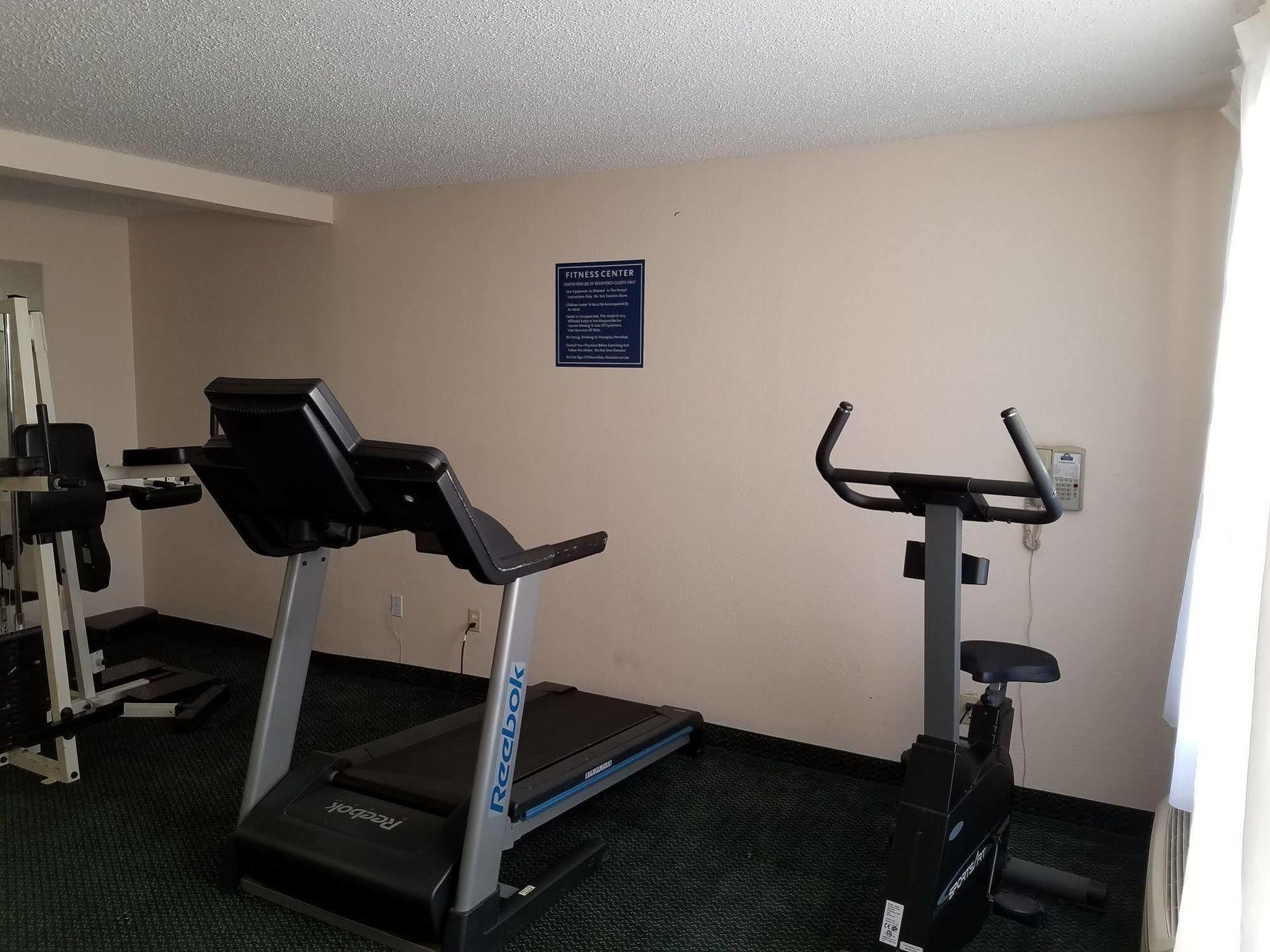 Days Inn & Suites By Wyndham Wichita East Εξωτερικό φωτογραφία