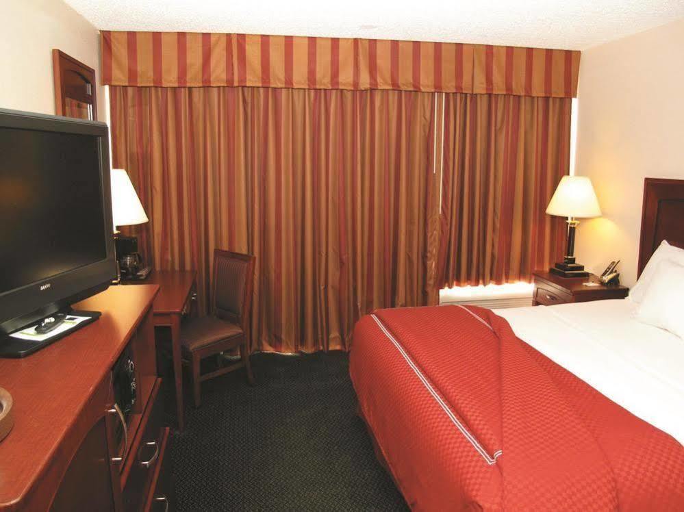Days Inn & Suites By Wyndham Wichita East Εξωτερικό φωτογραφία